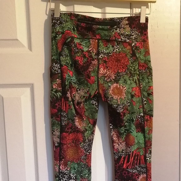 Lululemon Speed Up Tight *Full-on Luxtreme 28" - Picture 4 of 6